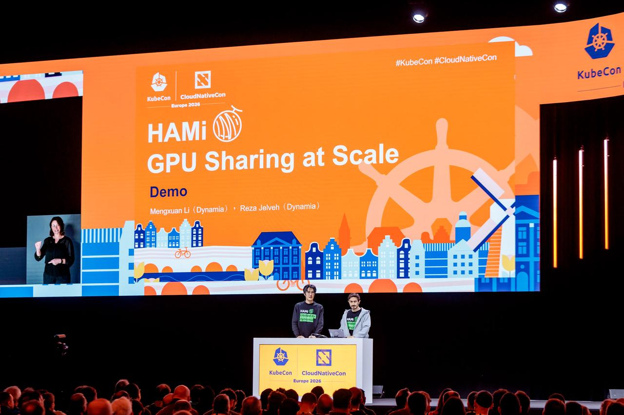 Li Mengxuan and Reza Jelveh at the KubeCon EU Keynote Live Demo (13000+ attendees on site)