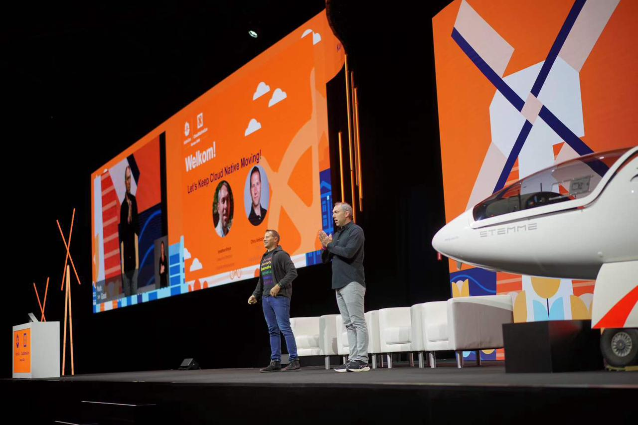 KubeCon Keynote co-hosted by Linux Foundation CEO Jonathan and CNCF CTO Chris